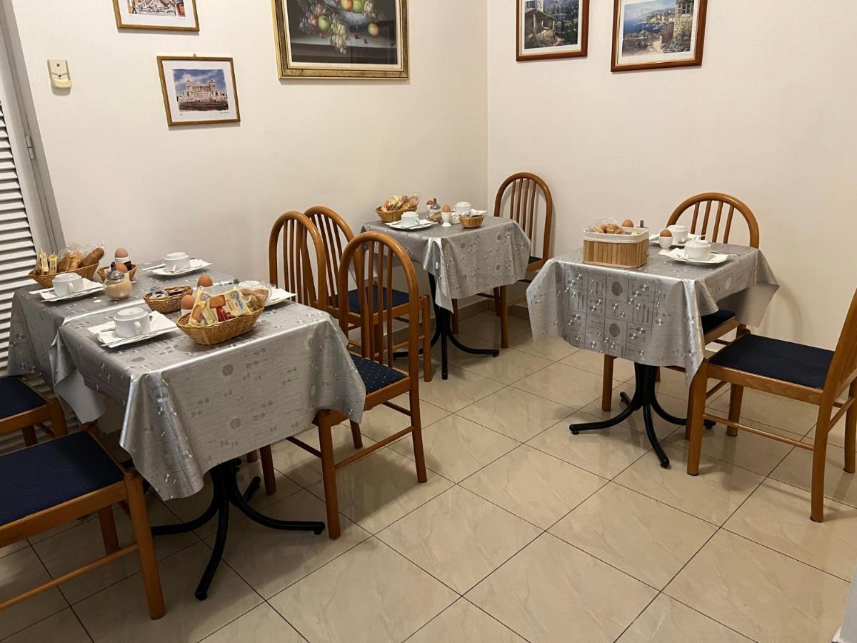Emanuela Alojamento de Acomodação e Pequeno-almoço 2*